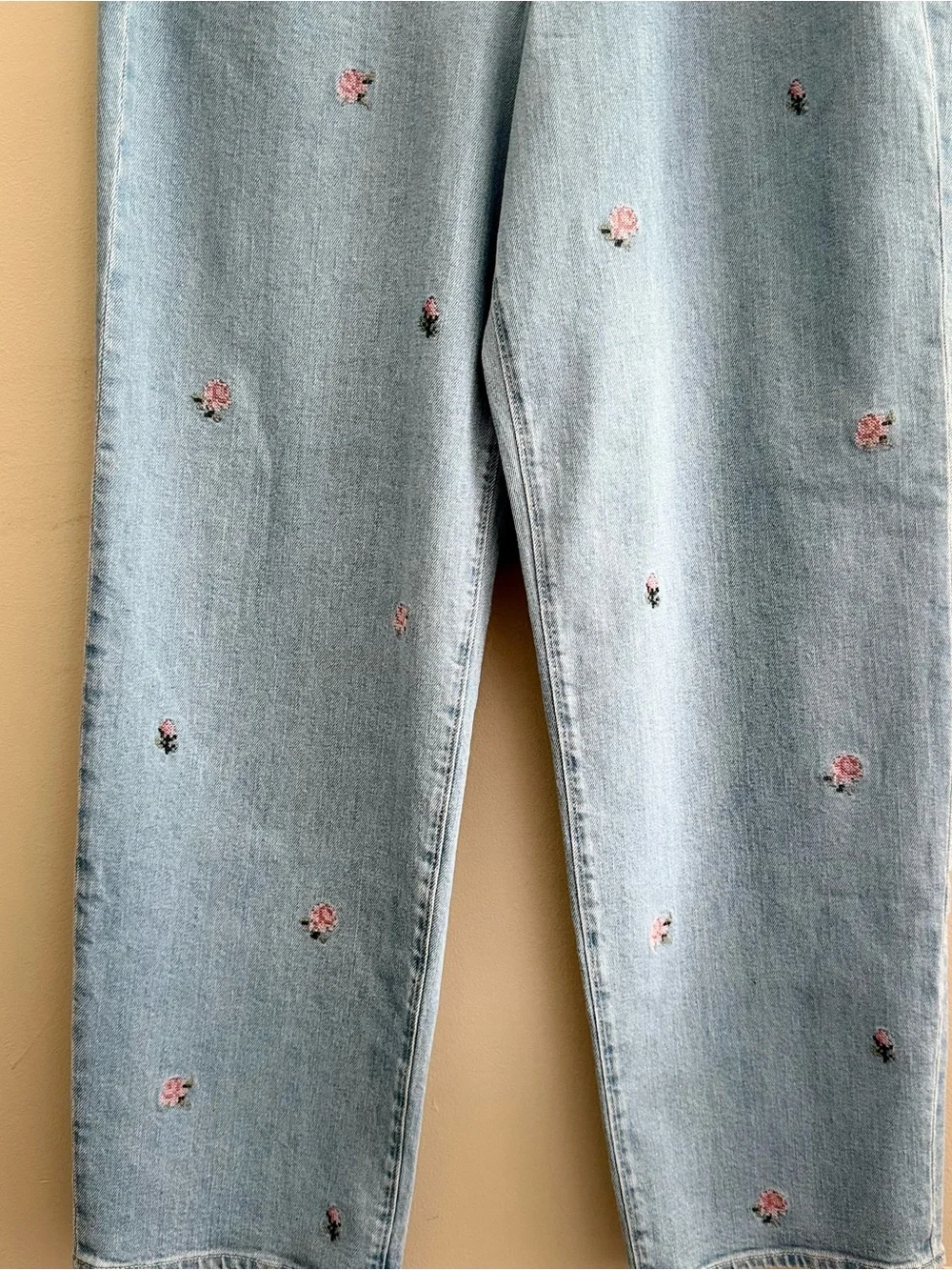Old Navy Embroidered High Rise OG Loose Fit Jeans size 12 women’s - Picture 3 of 6